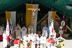 Festgottesdienst zum 1.000 Todestag des Heiligen Heimerads auf dem Hasunger Berg (Foto: Karl-Franz Thiede) Festgottesdienst zum 1.000 Todestag des Heiligen Heimerads auf dem Hasunger Berg (Foto: Karl-Franz Thiede)